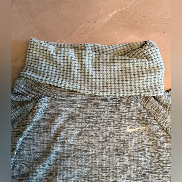 Nike Dri-fit Pullover, size M - Picture 3 of 7